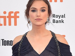 Keira Knightley ruhája dögunalom lenne, de van benne egy érdekes csavar
