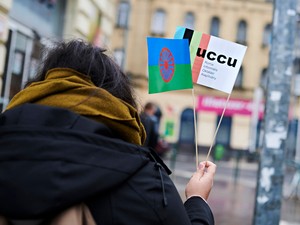 Cigánylányokkal járhatod körbe a 8. kerületet egy hihetetlenül izgalmas séta keretében