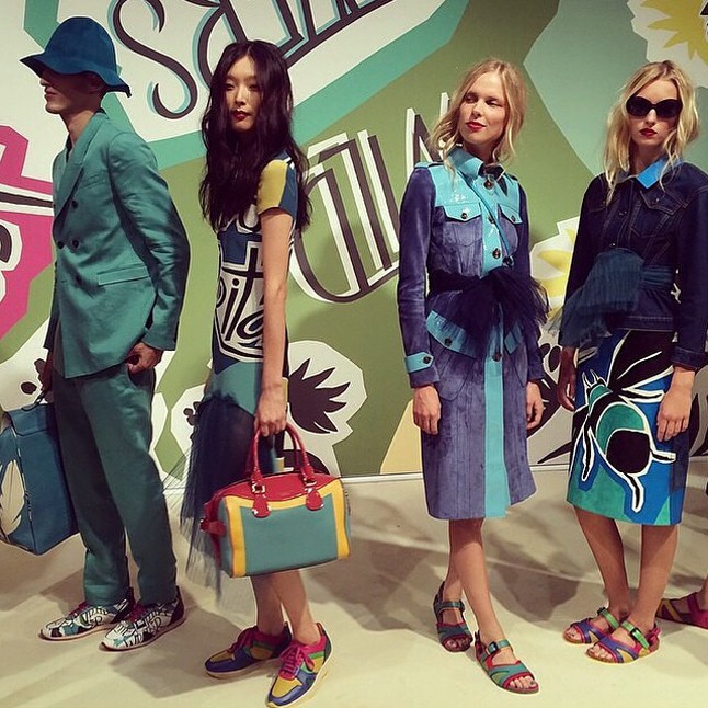 A modellek már izgatottan sorakoznak.