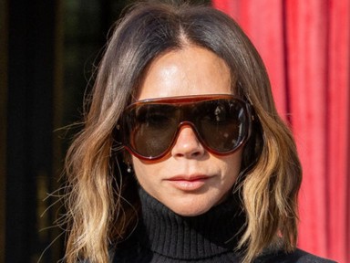 Victoria Beackham hatalmas dekoltázst villantott, ritkán látni ilyen merész szettben