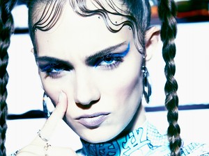 Vibráló színek és energia - Tokió pezsgő ifjúsága inspirálta ezt a fotósorozatot