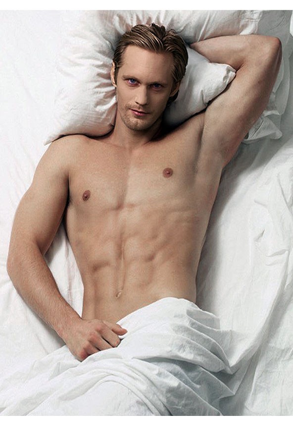 A True Blood fenegyereke igazán nem szégyenlős az ágyban