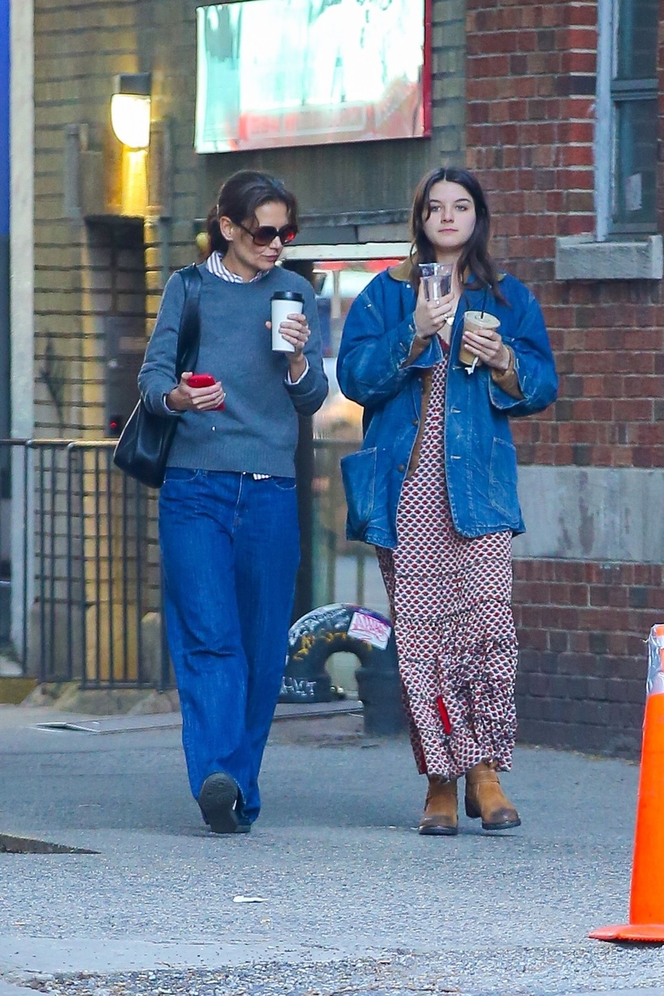 Suri és édesanyja, Katie Holmes napokkal a lány 18. születésnapja után