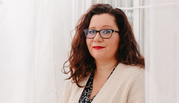 Hidasi Judit író: „Nem divat most megélni a veszteségeinket, és ez óriási hiba!”