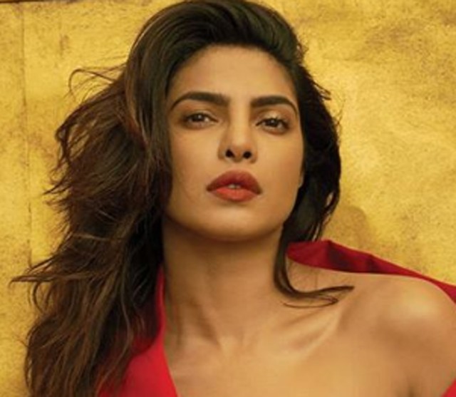 Priyanka Chopra ezt a drámaian tökéletes ruhát is viselte az esküvőjén