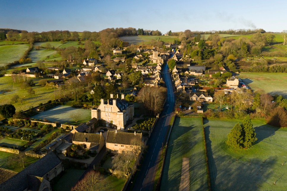 Cotswolds mesés vidéke, ahol sok híresség él, és ide költözhet Harry herceg és családja is
