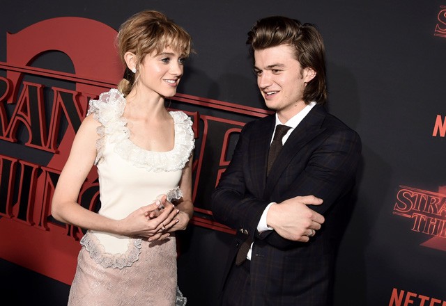 Charlie Heaton és Natalia Dyer