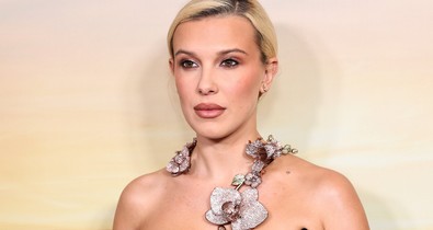 Millie Bobby Brown pucérruhája láttán elakad a szavad, arcpirító szettben tündökölt a színésznő 