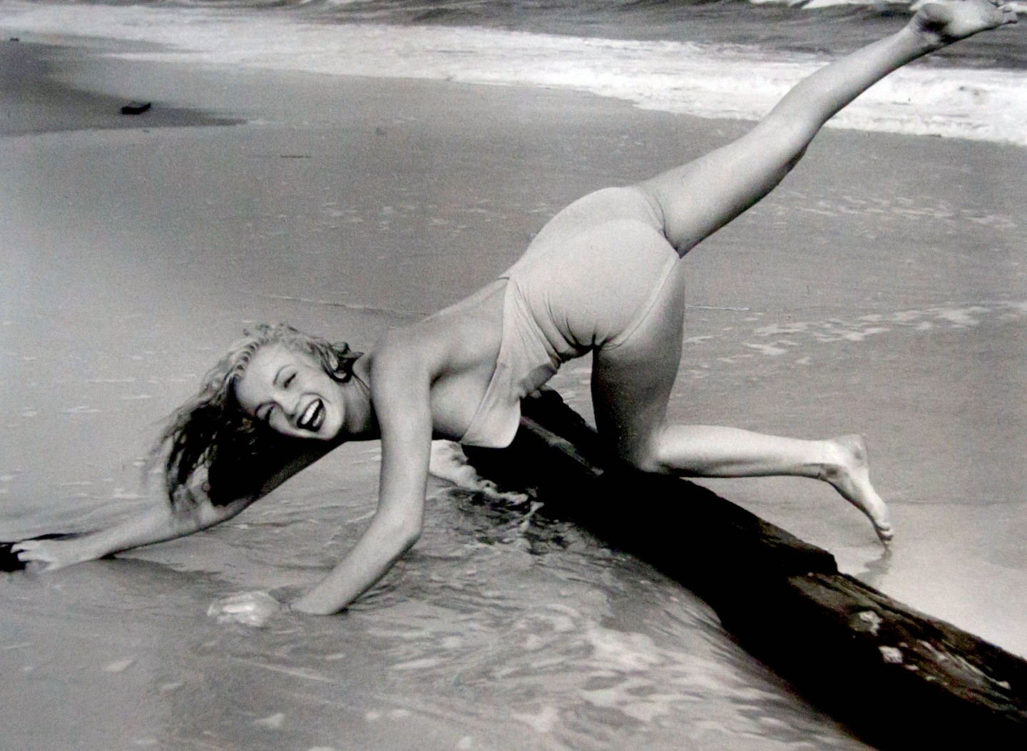 Marilyn Monroe modellkarrierje kezdetén aktfotózásokat is vállalt, az egyik ilyen fotósorozatából naptár is készült. 