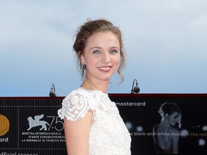 Dobos Evelin a Napszállta velencei premierjén egy igazi angyal volt