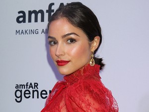 Miss Amerika olyan csipkeruhát vett fel, hogy mi pirulunk el