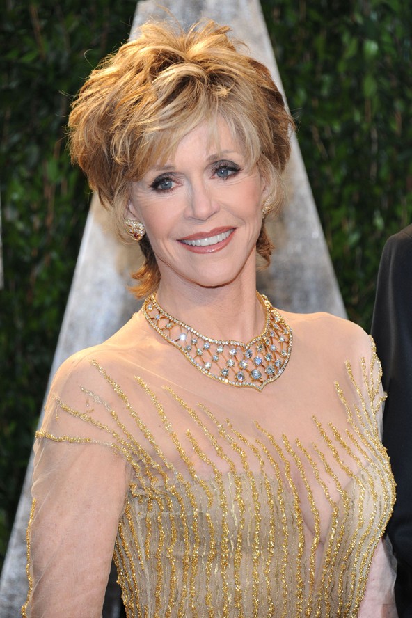 Jane Fonda tökéletes képviselője Hollywood idősebb generációjának. Rövid, fiatalos haja pedig mindig szuperül áll.