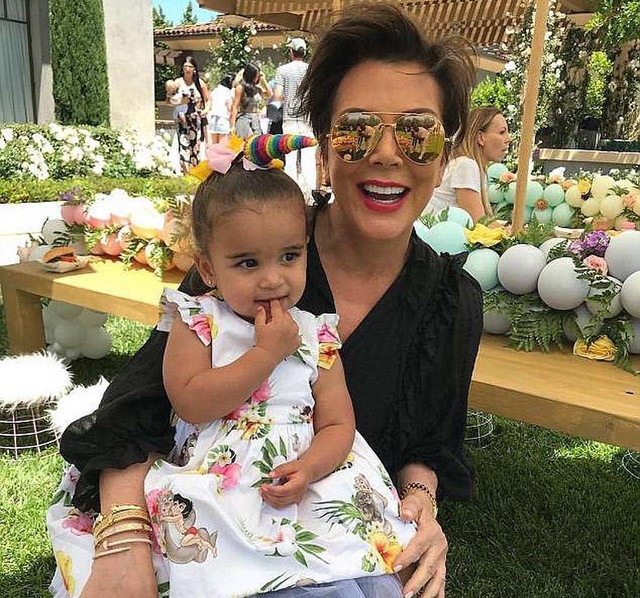 Kris Jenner unokájával