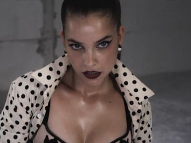 Palvin Barbi karácsonyi meglepetése: őrült szexi rúdtánc fehérneműben