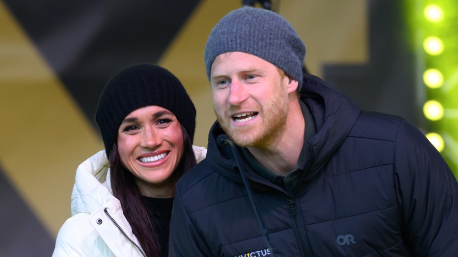 Romantikus koccintással köszöntötte hazaérkező férjét Meghan Markle