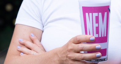 Hiánypótló: A nem az NEM, és ezt végre a poharunkkal is kifejezhetjük egy szórakozóhelyen