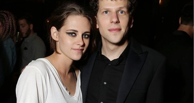 Minek a csicsa? Kristen Stewart így is szuperül néz ki!