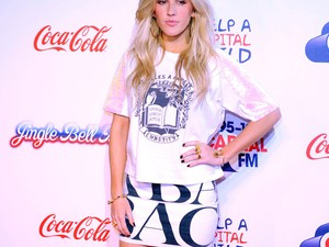 Ellie Goulding glam-gettós partiszettben