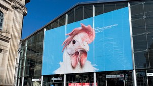 „Az ember egy furcsa, hazátlan állat, akinek meg kell csinálnia a helyét, és ennek az emberlétnek a kettősségéről és problémáiról beszélek a munkáimban” - beszélgetés Szalai Dániel fotóművésszel