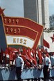 Ötvenhatosok tere (Felvonulási tér), május 1-i felvonulás, háttérben a dísztribün / Fotó: Fortepan
