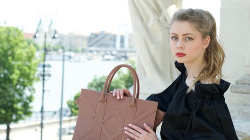 Julia Stadingert új táska kollekciójáról kérdeztük! Extravagáns formák és árnyalatok a magabiztos, sokszínű, trendkövető nőknek!