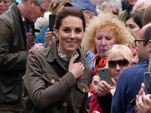 Kate Middleton vagány szerelésben kutyázott