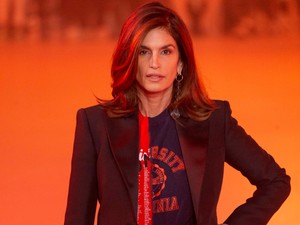 A legnagyobb modellek vonultak fel az Off-White bemutatón Virgil Abloh emlékére