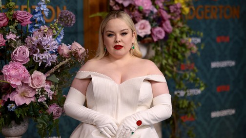 A Bridgerton sztárja meztelenre vetkőzött a kamerák előtt, és nyomós oka volt rá