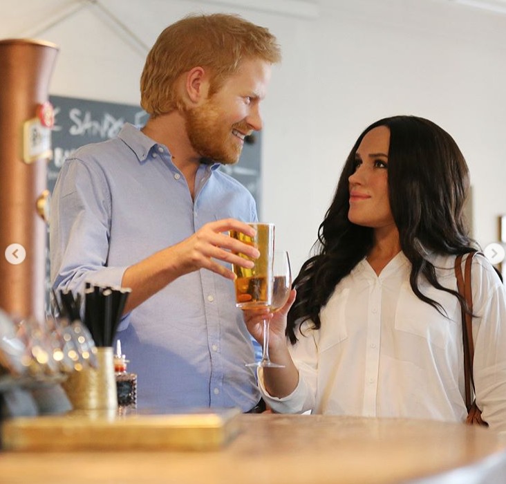 Meghan Markle és Harry herceg sörözgetnek, kutyát sétáltatnak és taxiznak, de van itt egy kis bökkenő