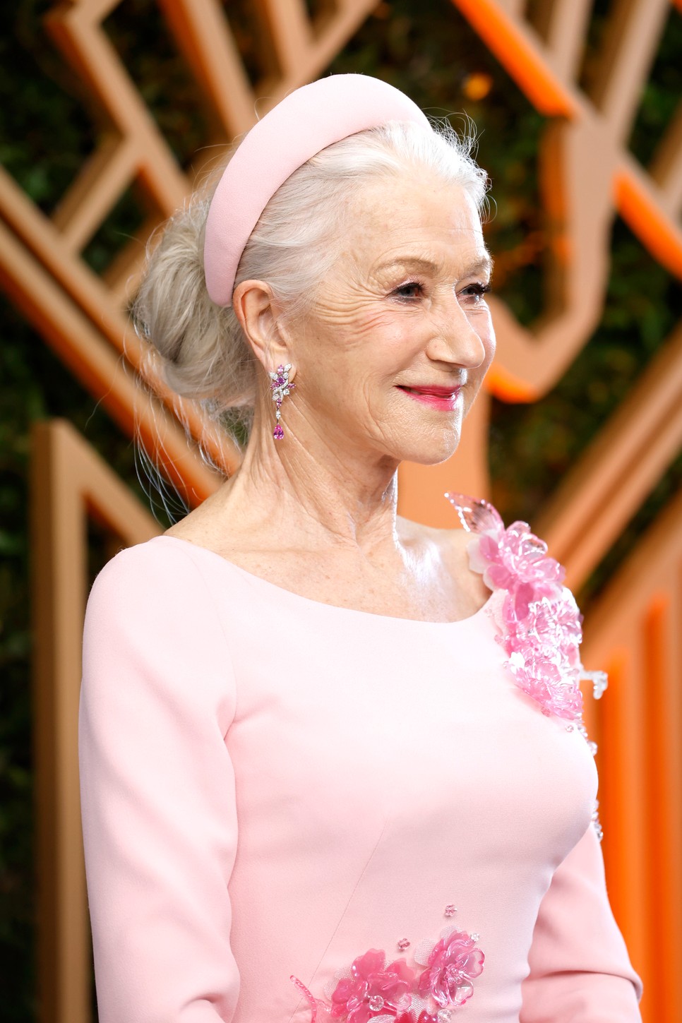 Helen Mirren természetes ősz hajjal lépett a SAG gála vörös szőnyegére, és imádjuk!