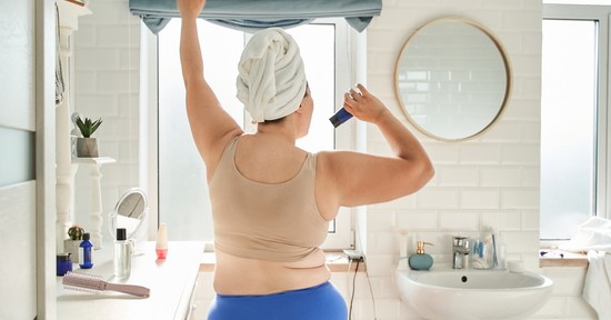 Kiderült, hány év felett nem ajánlott naponta zuhanyozni