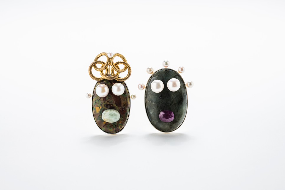 Elgondolkodtató, humoros és látványos ékszerek: ismerd meg Lőrincz Réka kortársékszer tervezőt