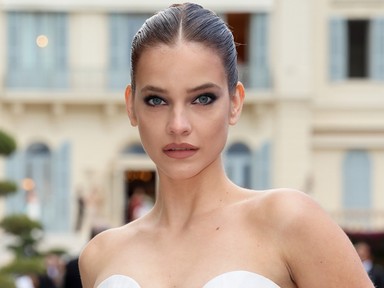 Palvin Barbara fekete meztelenruhában robbantotta be a Velencei Filmfesztivál vörös szőnyegét