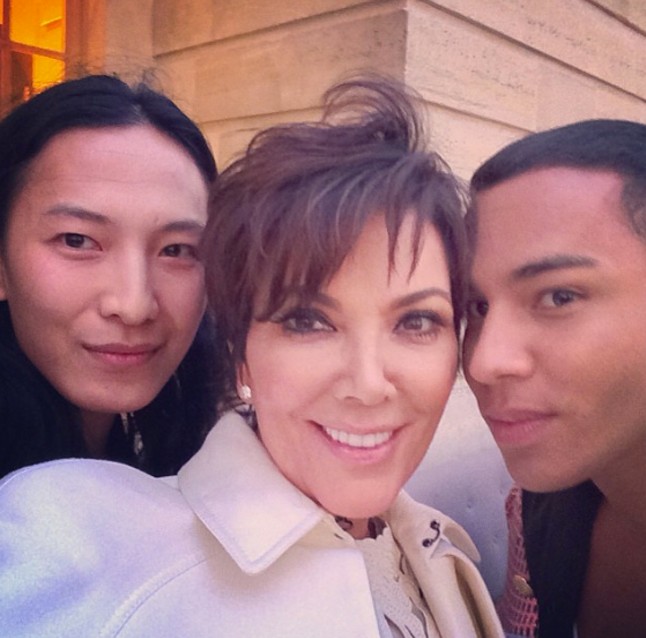 Kris Jenner elkapta egy fotó erejéig a divat fenegyerekeit, Alexander Wanget és Olivier Rousteinget.