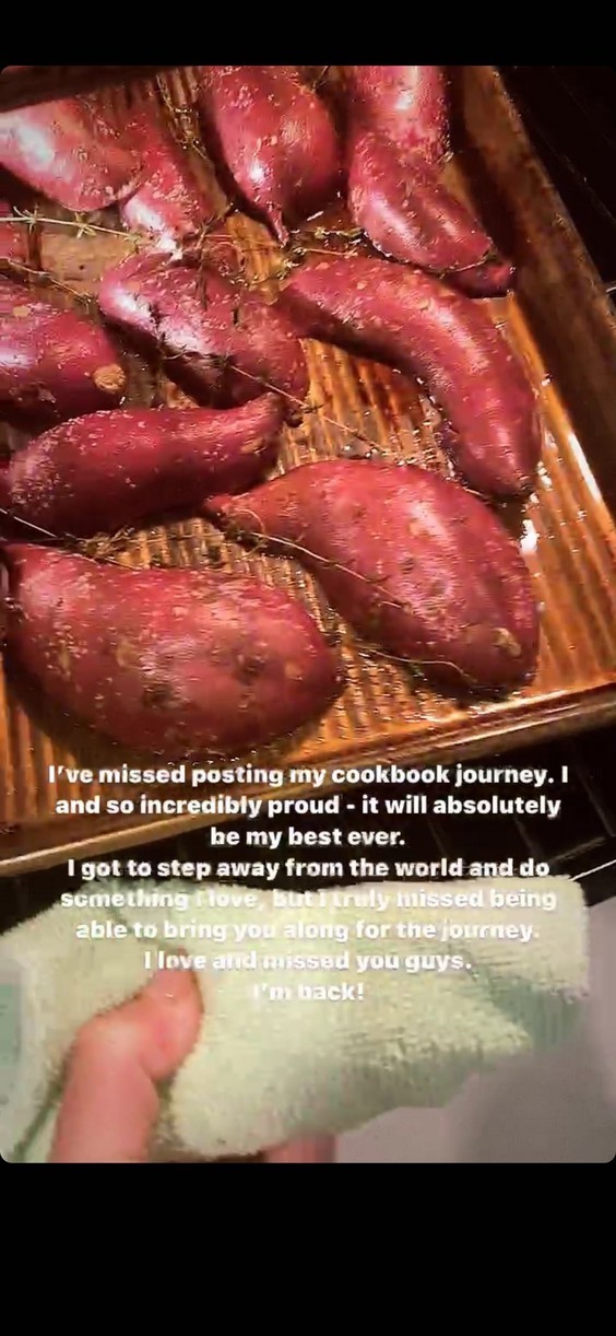 Chrissy Teigen sütögetős videókkal tér vissza Instagramra