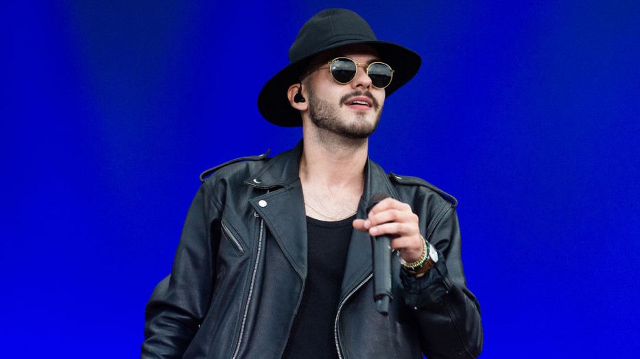 Azahriah egy év után bejelentette, hogy visszatér