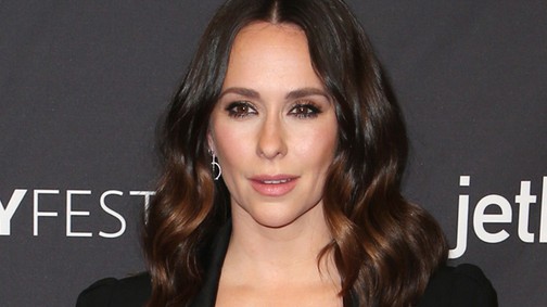 Jennifer Love Hewitt unalmában az egész haját rózsaszínre festette
