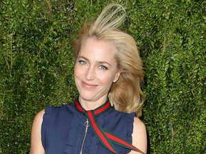 Helló Scully ügynök, de csinos vagy!