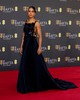 Az Ébredj fel, halott ember című film sztárja, Kerry Washington fekete, hátul kivágott Prada ruhájában tökéletesen festett a BAFTA vörös szőnyegén.