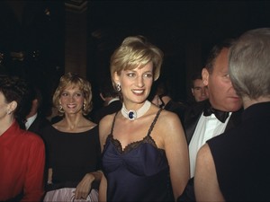 Diana hercegnő hálóingben és chokerben ment egyszer a Met gálára