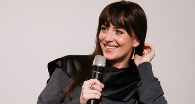 Dakota Johnson félmeztelen Calvin Klein kampánya lángra lobbantotta az internetet