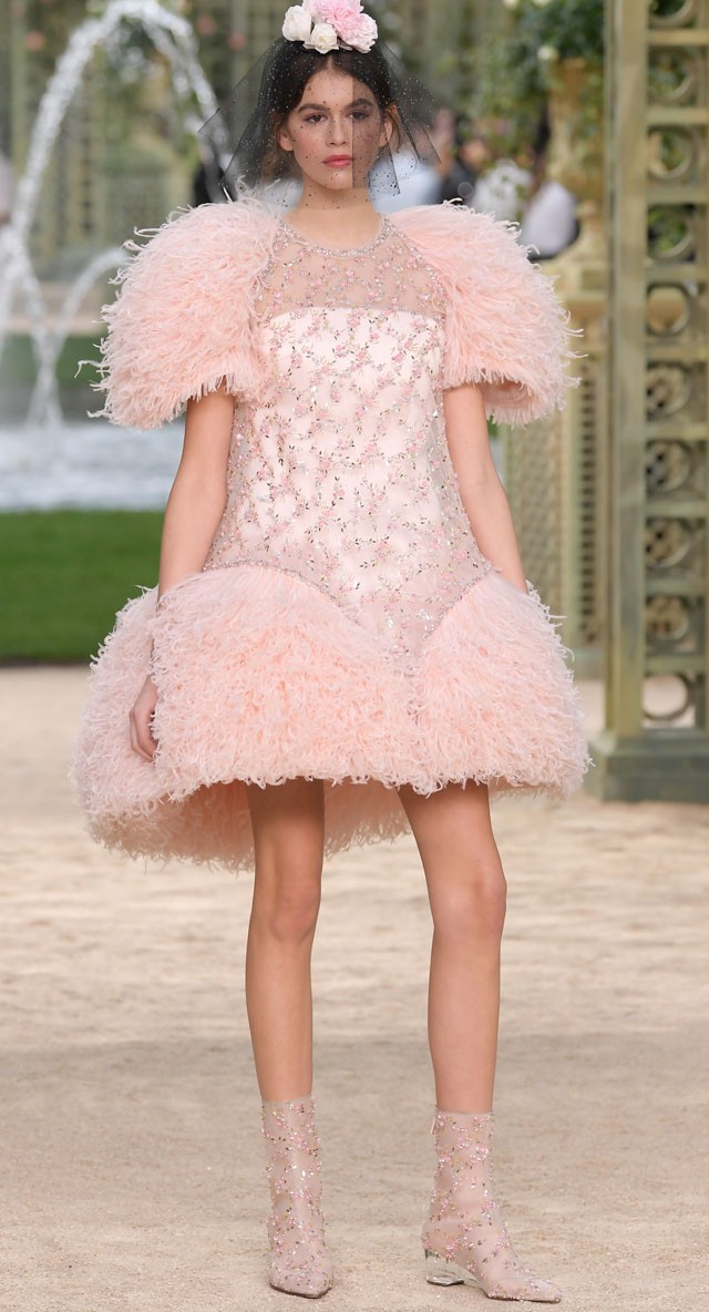 Kaia Gerber a Chanel kifutóján