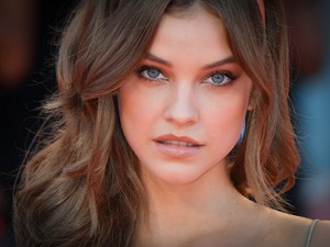 Sosem volt még olyan vagány és rövid Palvin Barbi haja, mint most