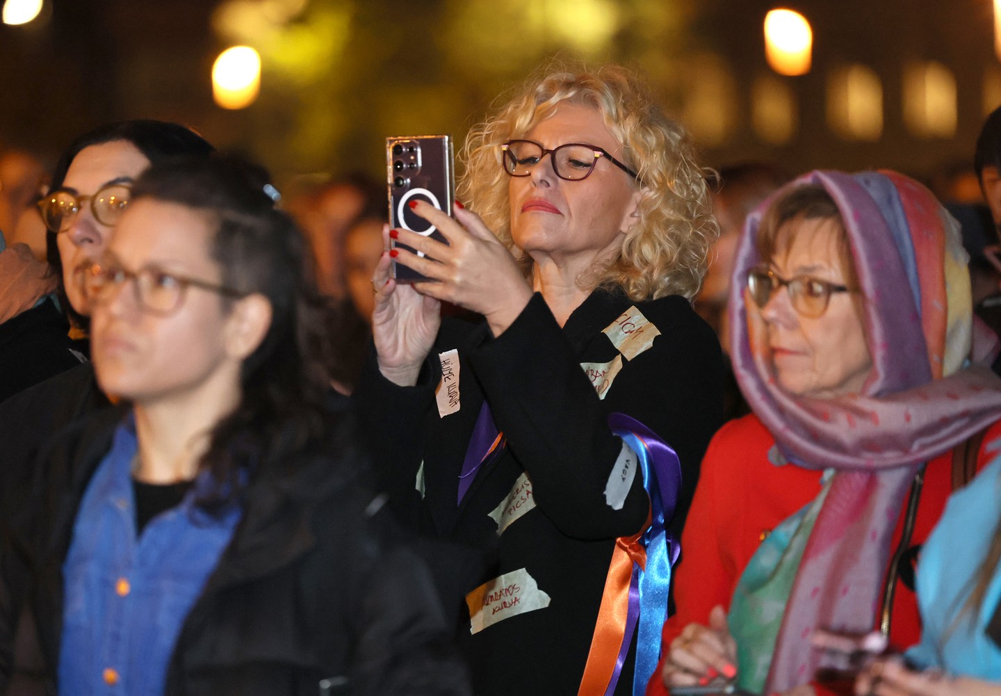 Becslések szerint körülbelül 1500 ember vett részt az eseményen. 