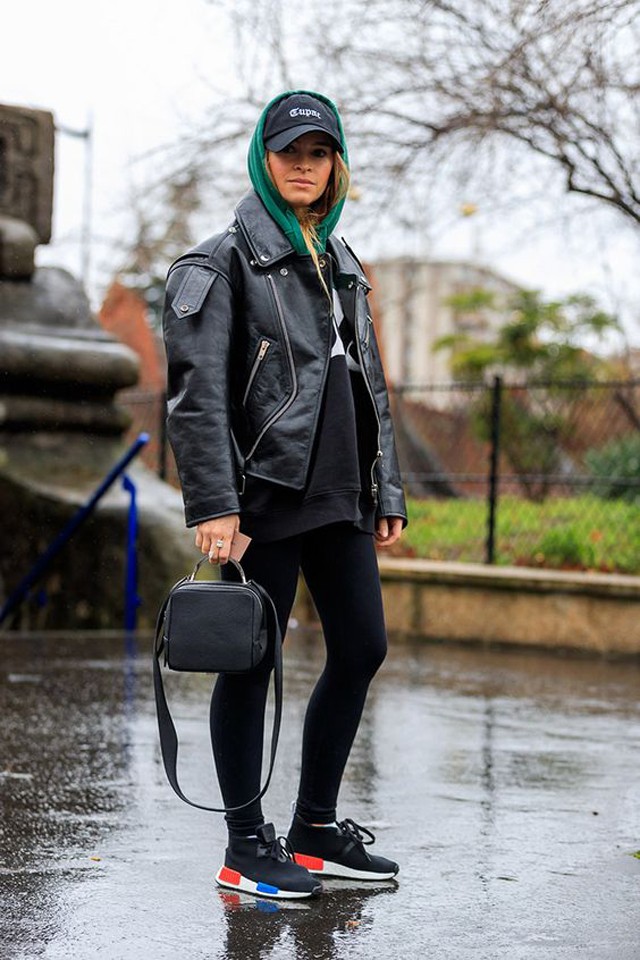 Így viseld a kapucnis pulóvert!