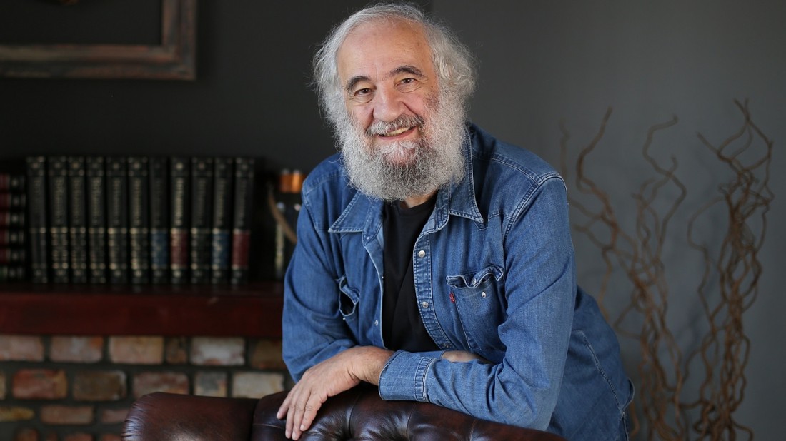 Mérő László szerint mesterséges intelligencia használata új képességek és kihívások elé állítja az embereket.