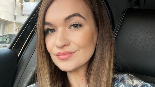 Fitos-Dombai Laura bebizonyítja, hogy a férfi ing tökéletesen beépíthető az öltözködésedbe