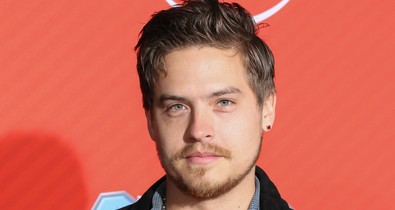 Dylan Sprouse dögös fotóitól eláll a lélegzetünk! - Palvin Barbi vőlegénye modellnek is tökéletes lenne