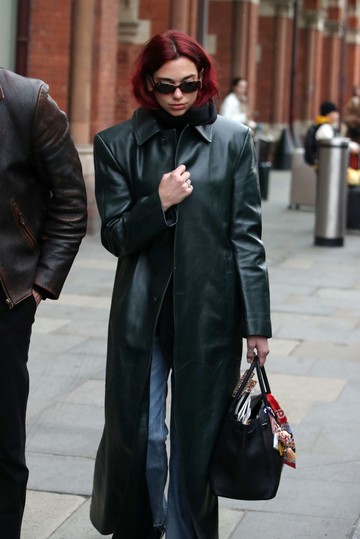 Dua Lipa az egyszerűségre esküszik, egy kis csavarral