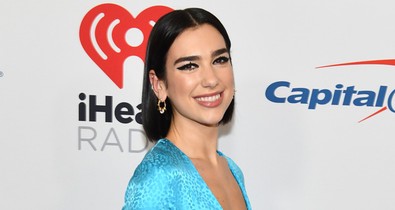 Micsoda falatnyi ruhában bulizott Dua Lipa